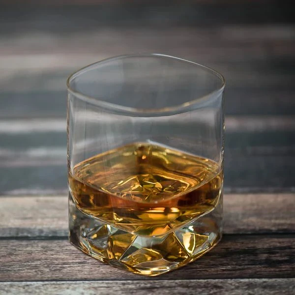 Strauss On The Rocks vattenglas/whiskyglas 4 st 40 cl A10952G1002AA01 by Luigi Borm color Svart