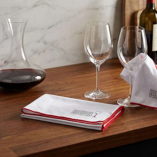Riedel Putsduk 986098 by Riedel color Svart