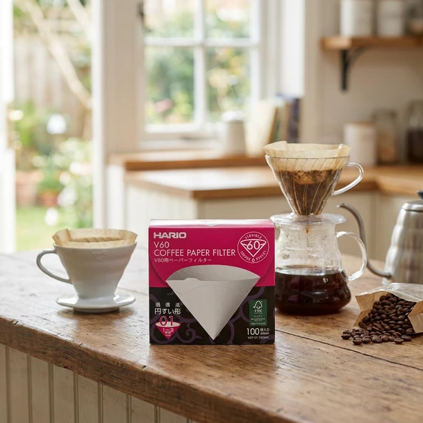 V60 Kaffefilter - 01 - 100 st i ask - Vit VCF-01-100WK by Hario color Svart