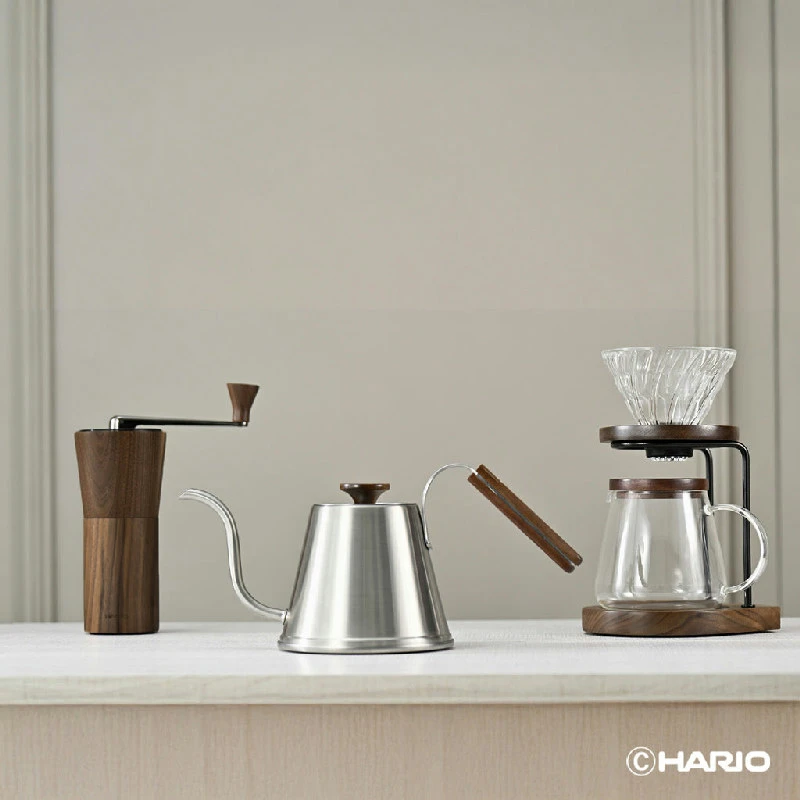 Drip Kettle Valnöt 600 ml - Hario DKW-600-WN by Hario color Svart
