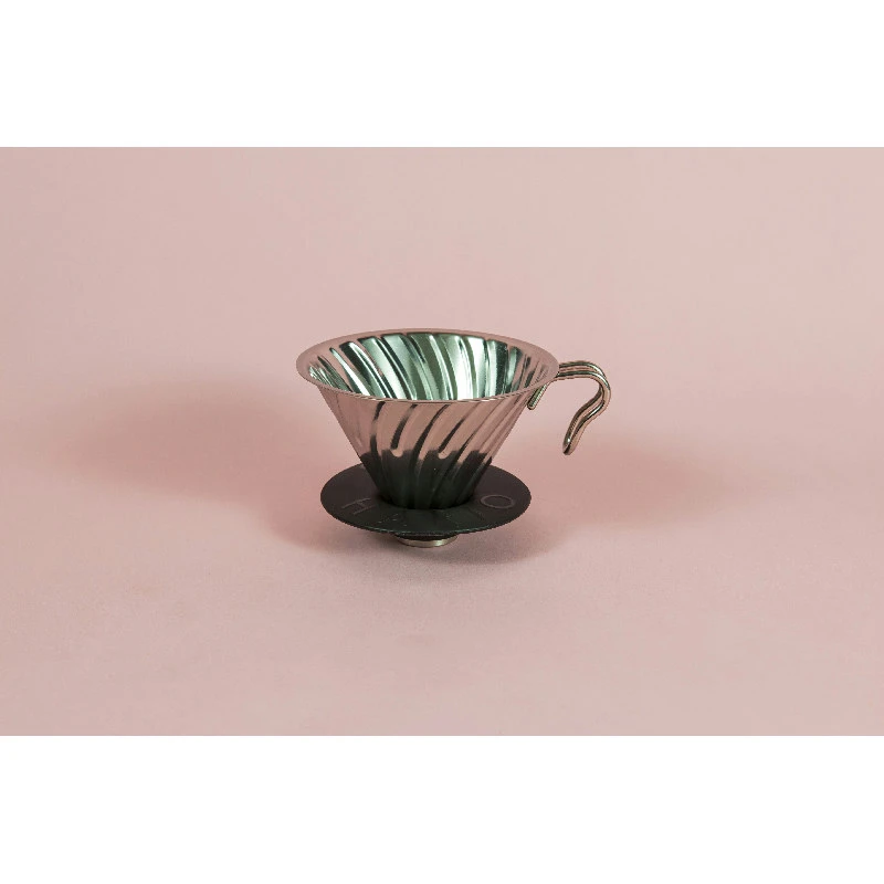 V60 Metal Dripper 02 / Silver - Hario VDMR-02-HSV by Hario color Svart