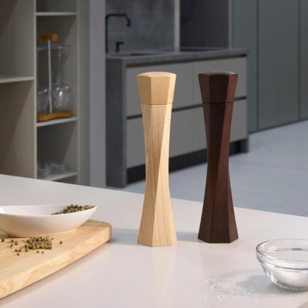 Legnoart TWIST, Salt/Peppar Keramisk Kvarn, small i mörk Ask LESBDL by Legnoart color Svart