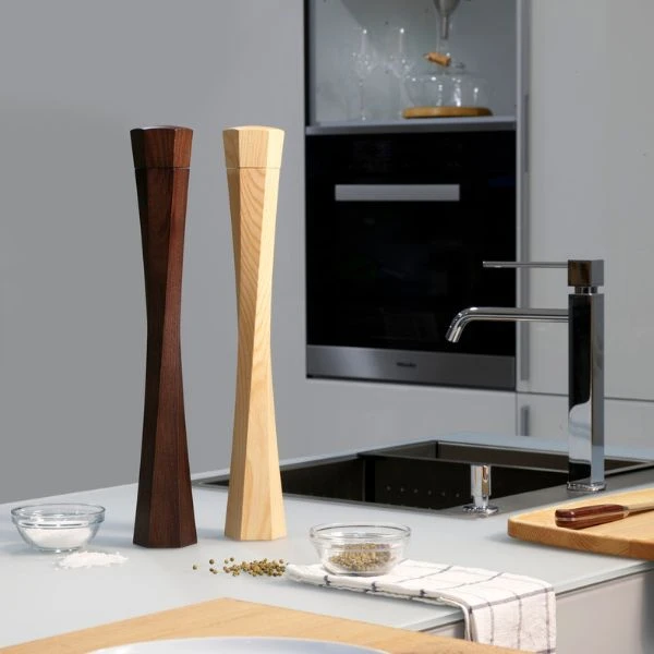 Legnoart TWIST salt- och pepparkvarn keramisk Large i mörk ask LESBDXXL by Legnoart color Svart