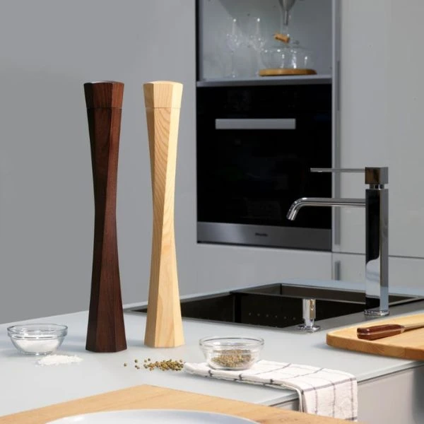 Legnoart TWIST, Keramisk Salt-/Pepparkvarn, large i ljus ask LESBLXXL by Legnoart color Svart