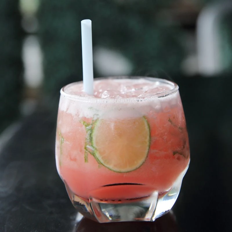 Astronaut – En frisk och festlig drink med Råstoff Strawberry-Rhubarb