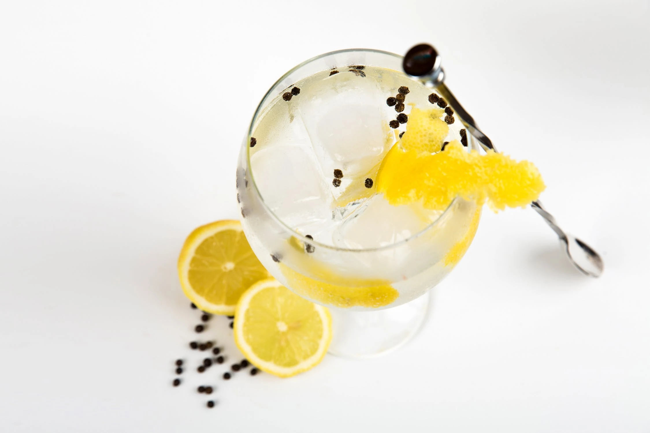 Få ökad kunskap om gin och dess användning