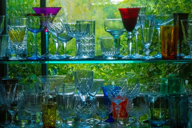 VACKRA GLAS-SERIER SOM DU BARA MÅSTE ÄGA