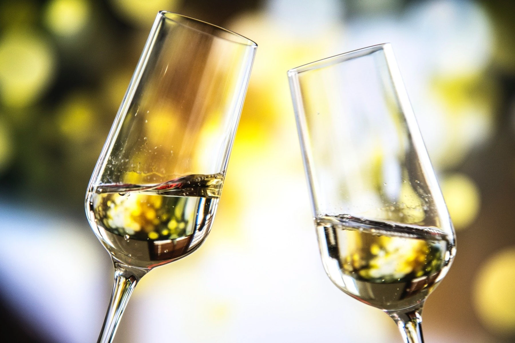 to champagneglas med indhold